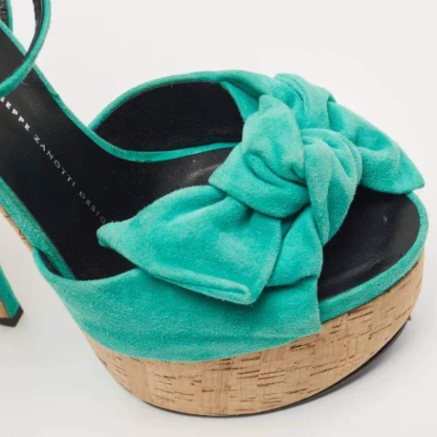 Giuseppe Zanotti Pre-owned Suede sandals Green Dames