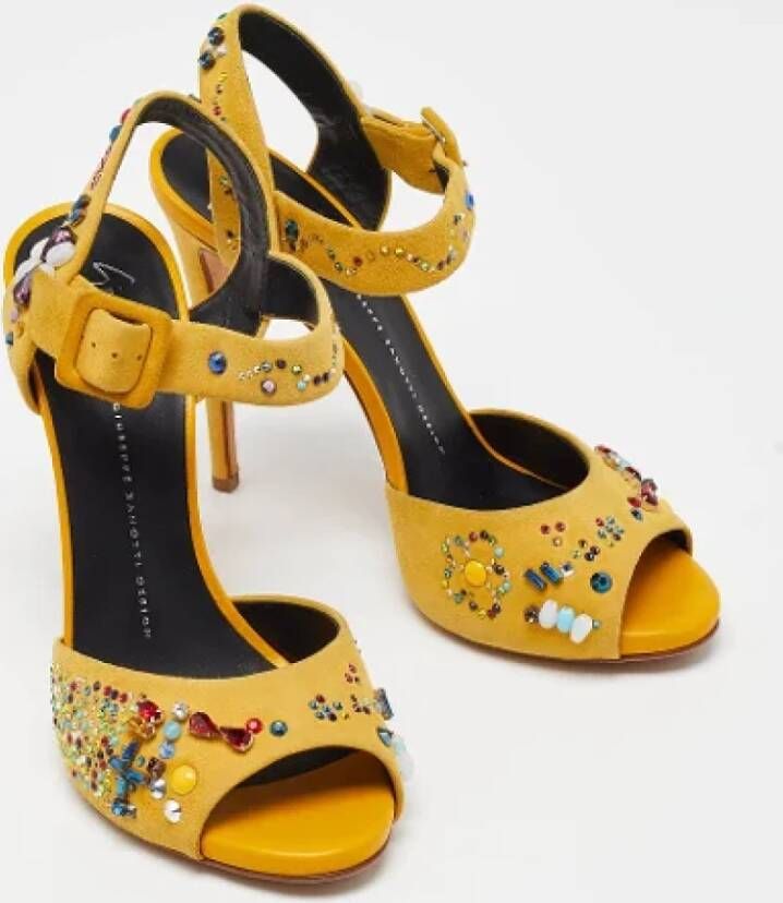 Giuseppe Zanotti Pre-owned Suede sandals Yellow Dames