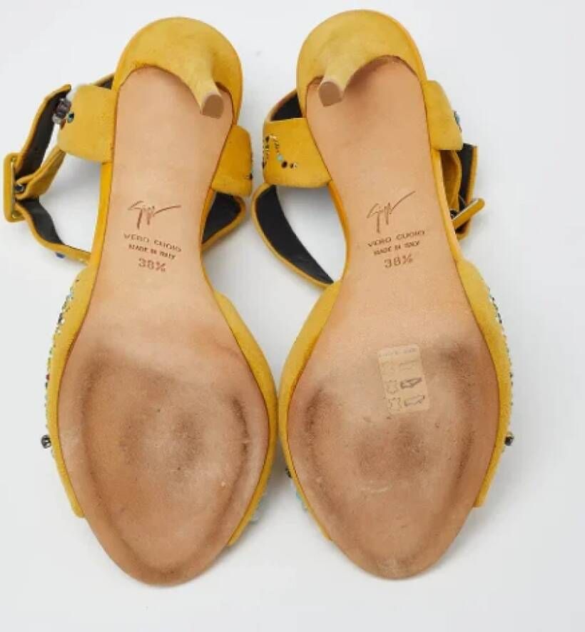 Giuseppe Zanotti Pre-owned Suede sandals Yellow Dames