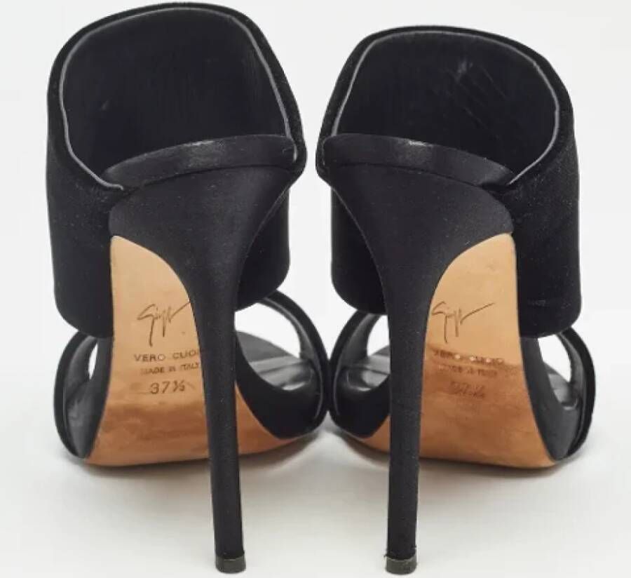 Giuseppe Zanotti Pre-owned Velvet sandals Black Dames