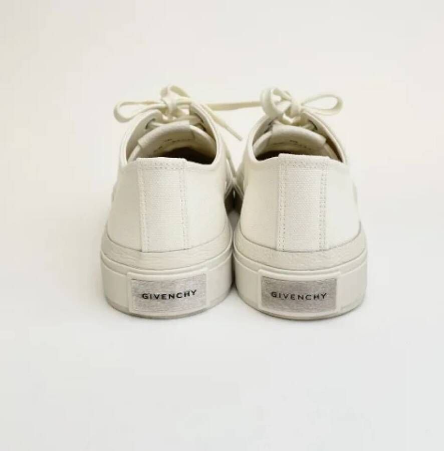 Givenchy Pre-owned Canvas sneakers Beige Dames