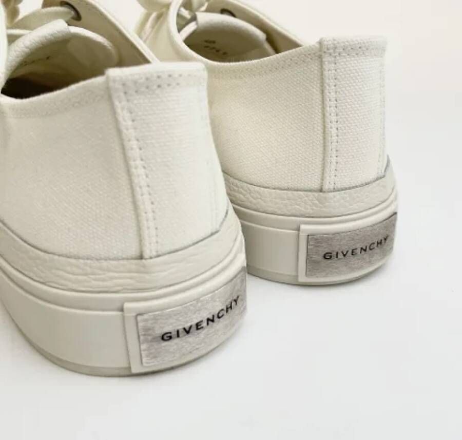 Givenchy Pre-owned Canvas sneakers Beige Dames