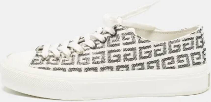 Givenchy Pre-owned Canvas sneakers White Dames