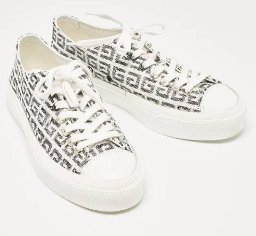 Givenchy Pre-owned Canvas sneakers White Dames