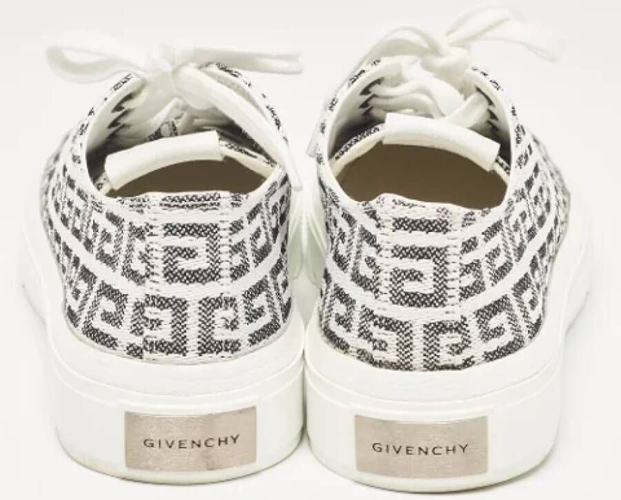 Givenchy Pre-owned Canvas sneakers White Dames