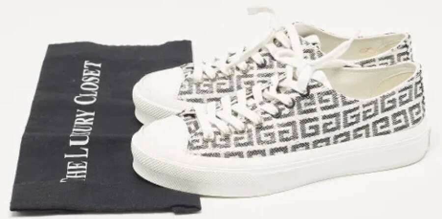 Givenchy Pre-owned Canvas sneakers White Dames