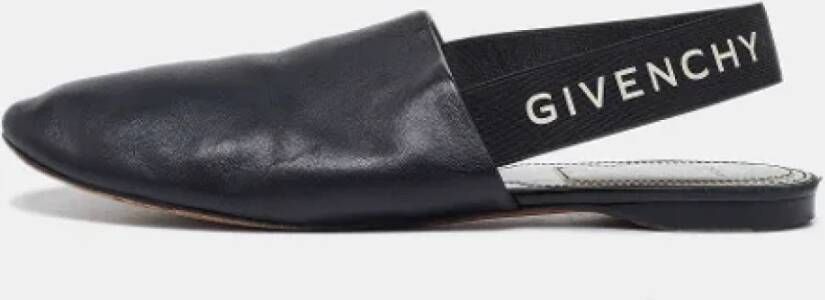 Givenchy Pre-owned Leather flats Black Dames