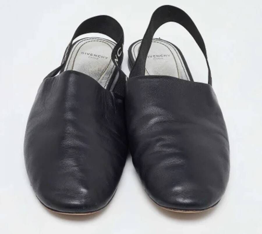 Givenchy Pre-owned Leather flats Black Dames