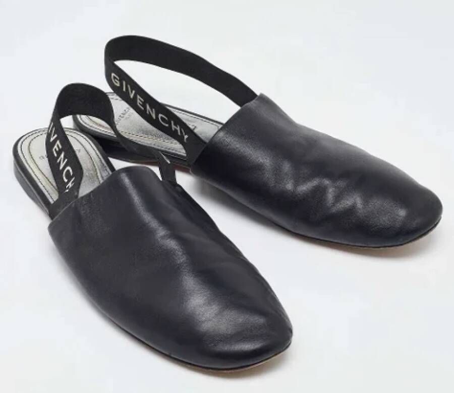 Givenchy Pre-owned Leather flats Black Dames