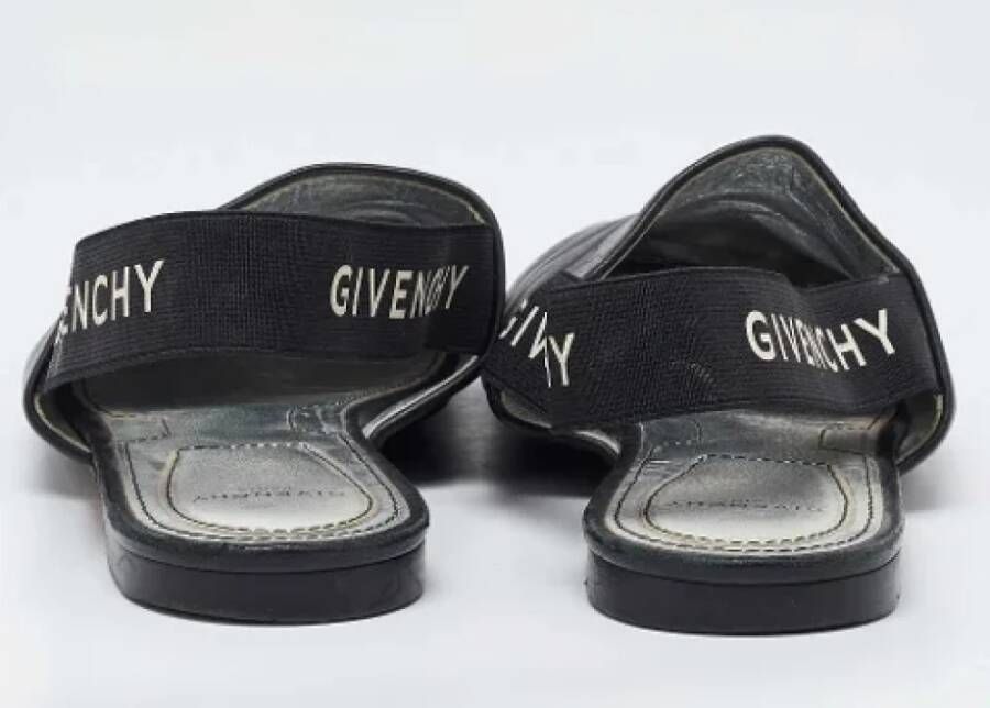 Givenchy Pre-owned Leather flats Black Dames