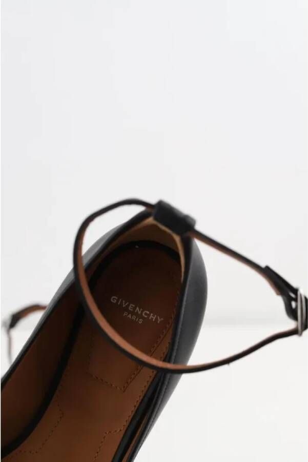 Givenchy Pre-owned Leather flats Black Dames