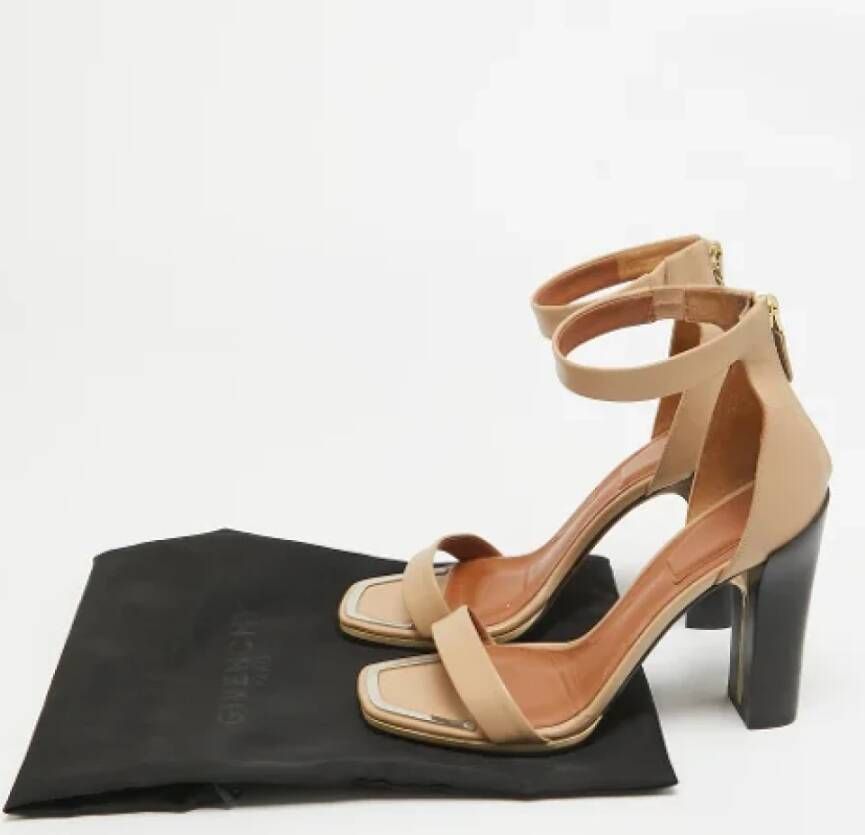 Givenchy Pre-owned Leather sandals Beige Dames