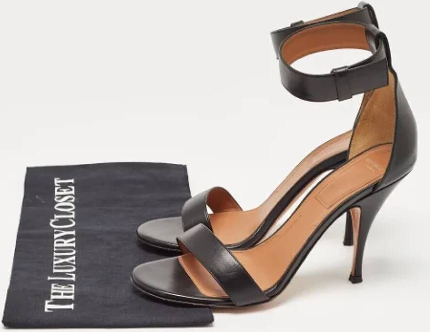 Givenchy Pre-owned Leather sandals Black Dames