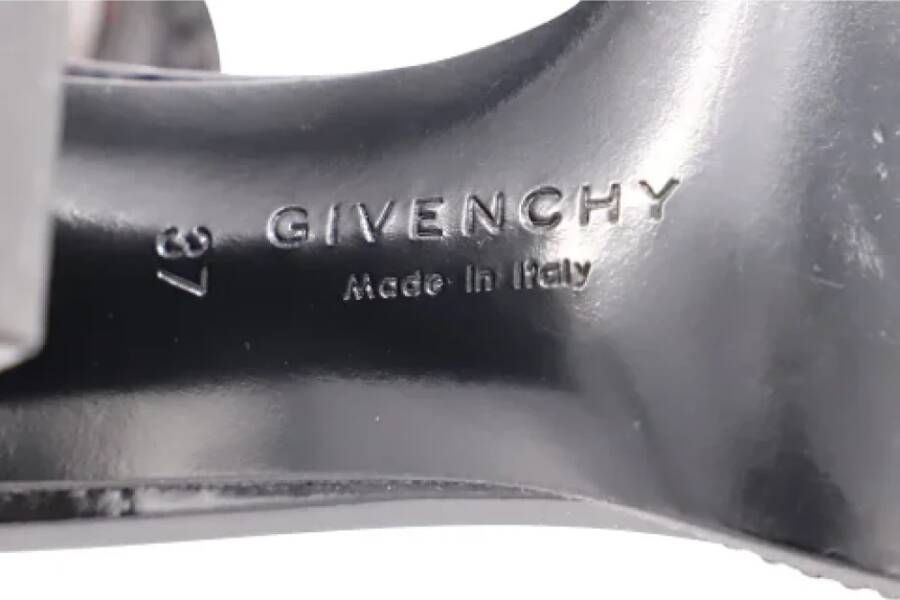 Givenchy Pre-owned Leather sandals Black Dames