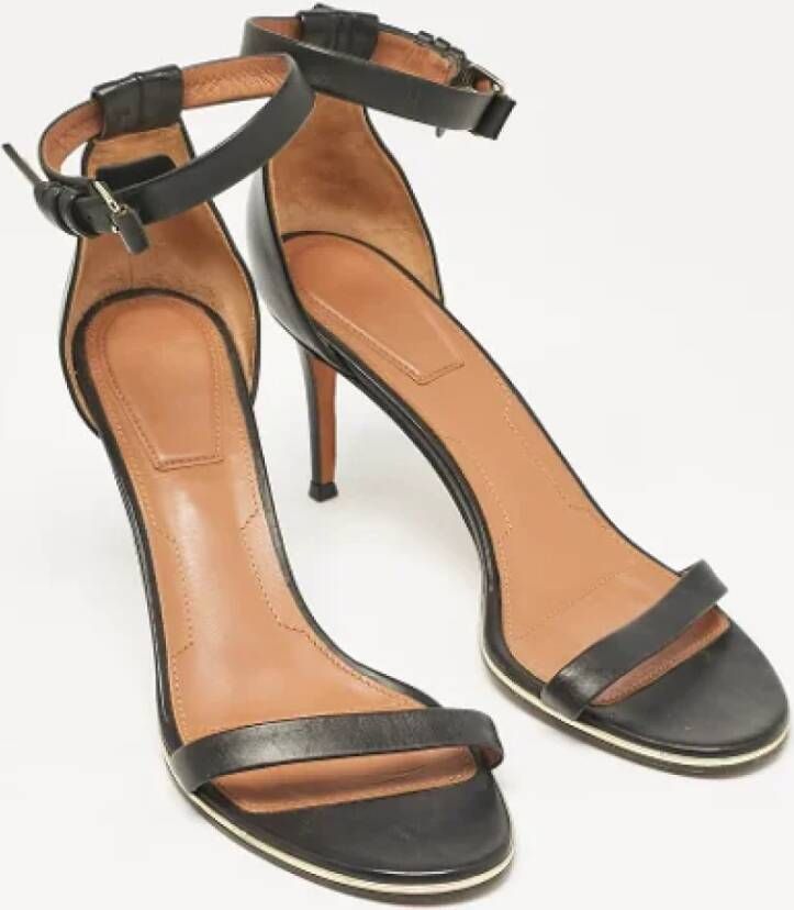 Givenchy Pre-owned Leather sandals Black Dames