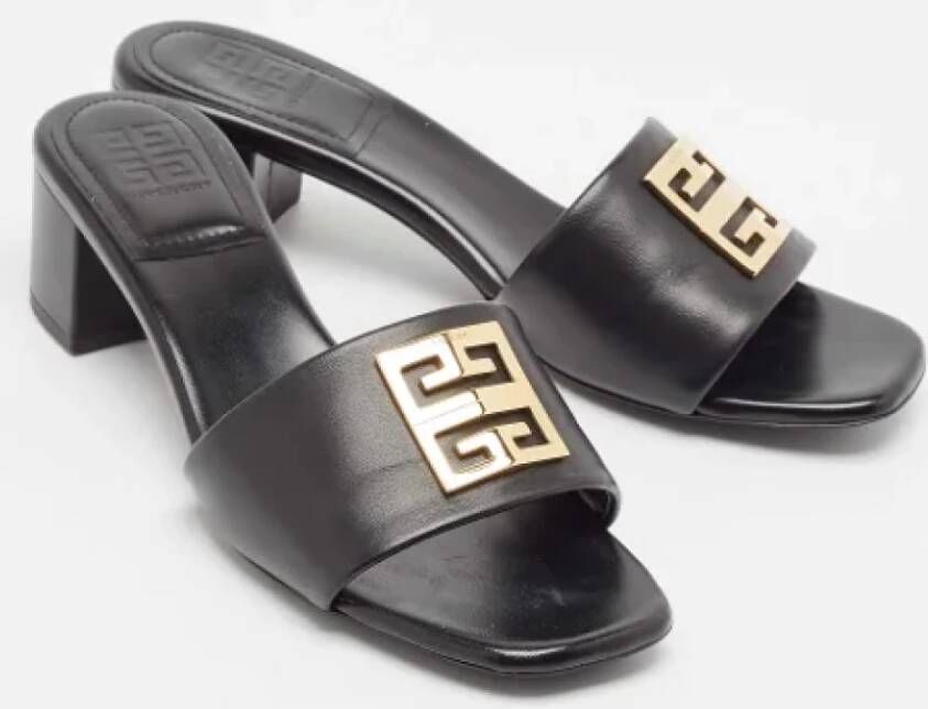 Givenchy Pre-owned Leather sandals Black Dames