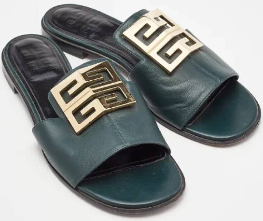 Givenchy Pre-owned Leather sandals Green Dames