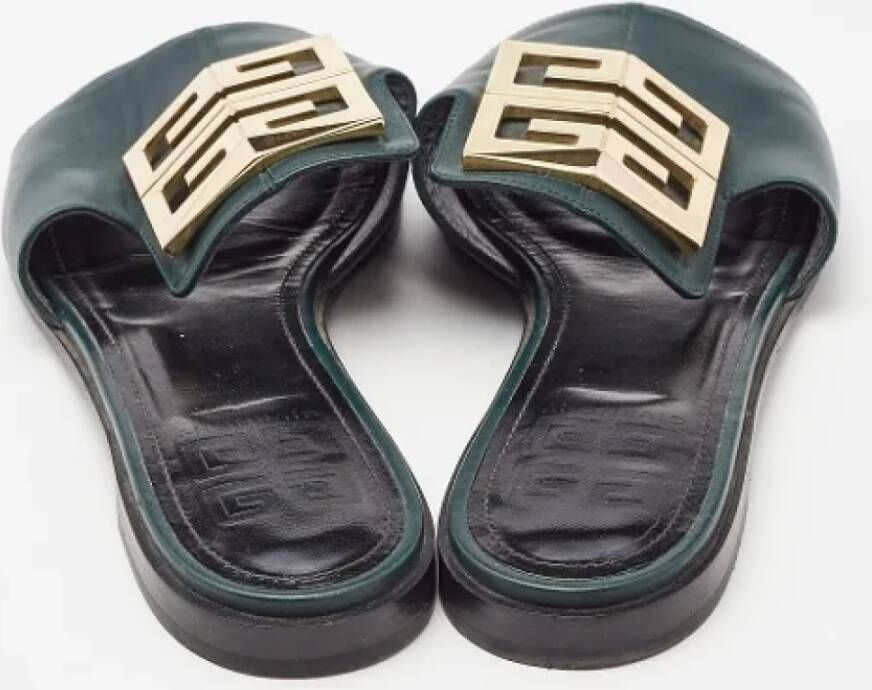 Givenchy Pre-owned Leather sandals Green Dames