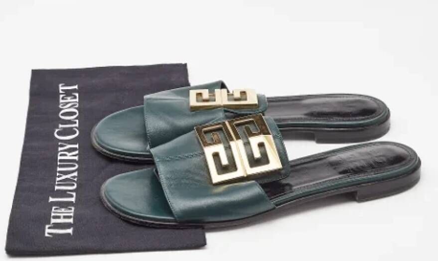 Givenchy Pre-owned Leather sandals Green Dames