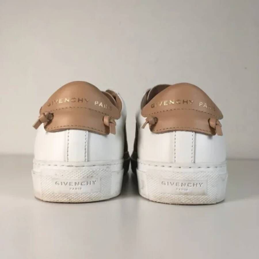 Givenchy Pre-owned Leather sneakers Beige Dames