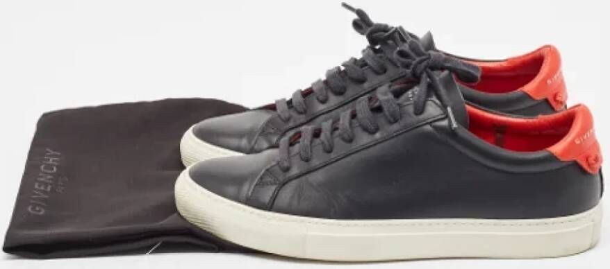 Givenchy Pre-owned Leather sneakers Black Dames