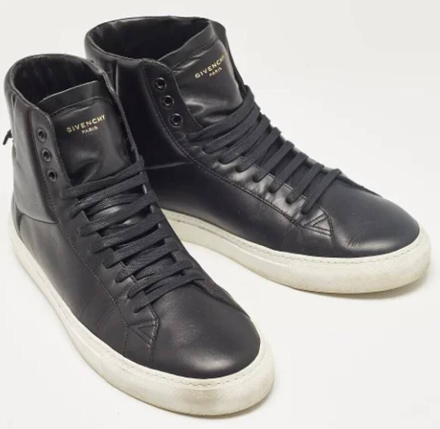 Givenchy Pre-owned Leather sneakers Black Heren