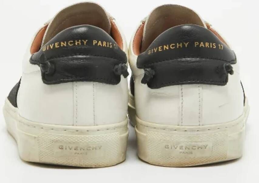 Givenchy Pre-owned Leather sneakers White Dames