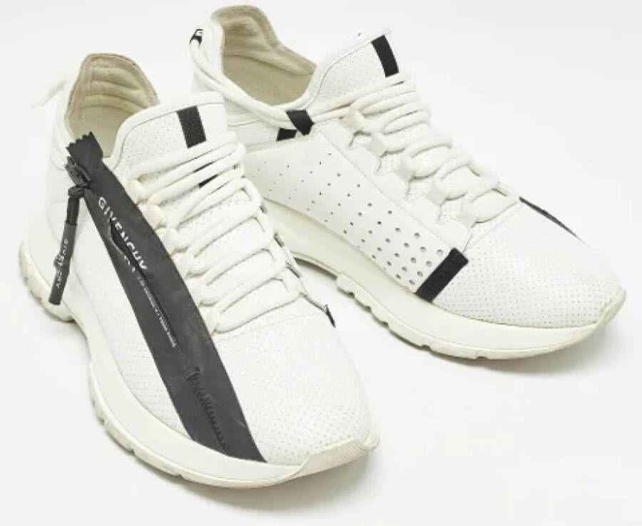 Givenchy Pre-owned Leather sneakers White Heren