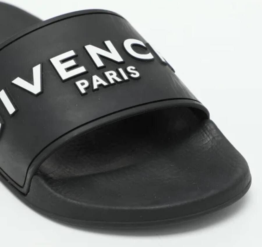 Givenchy Pre-owned Rubber flats Black Dames