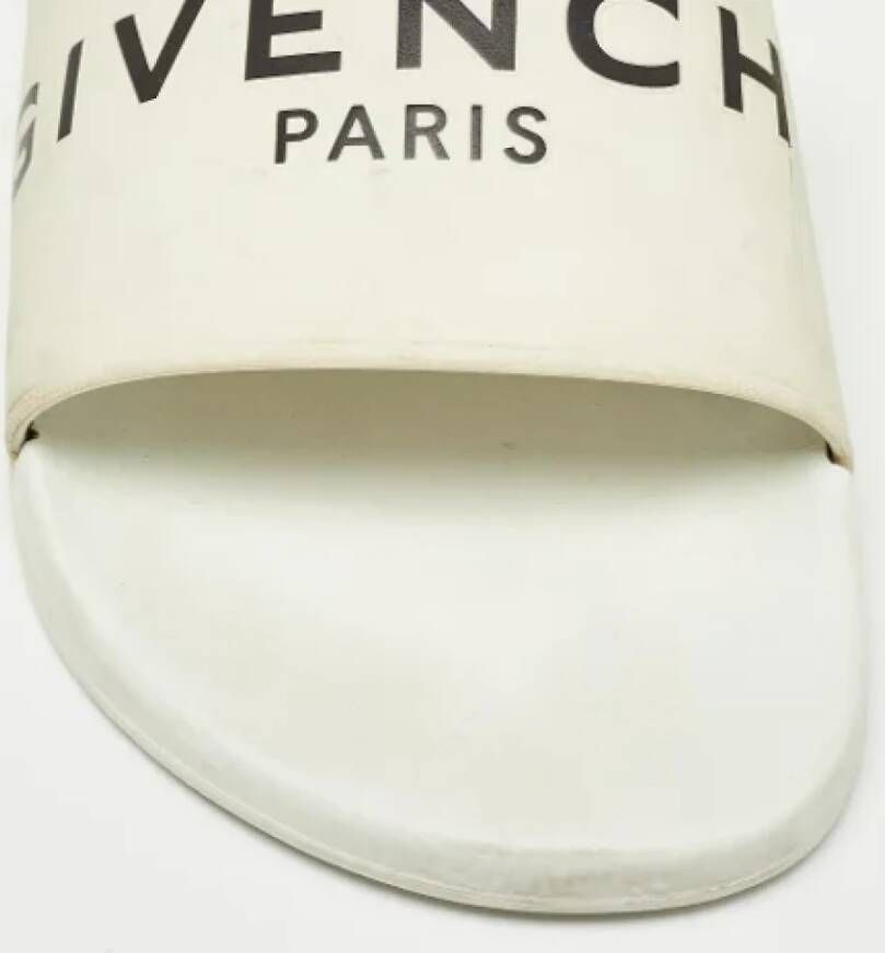 Givenchy Pre-owned Rubber flats White Heren