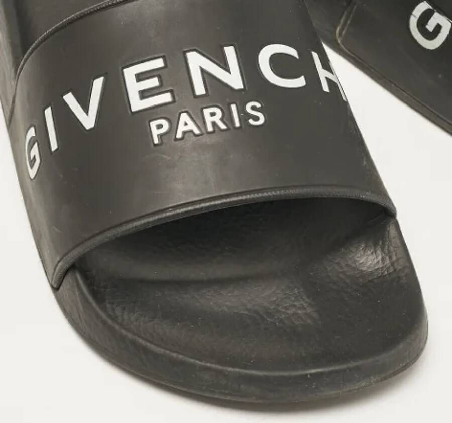 Givenchy Pre-owned Rubber sandals Black Dames