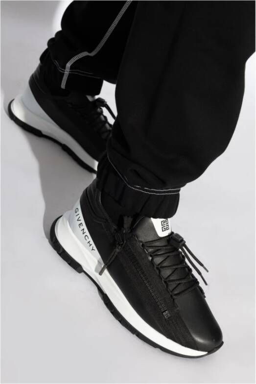 Givenchy Zwarte Sneakers met Voor- en Zijsluiting Black Heren