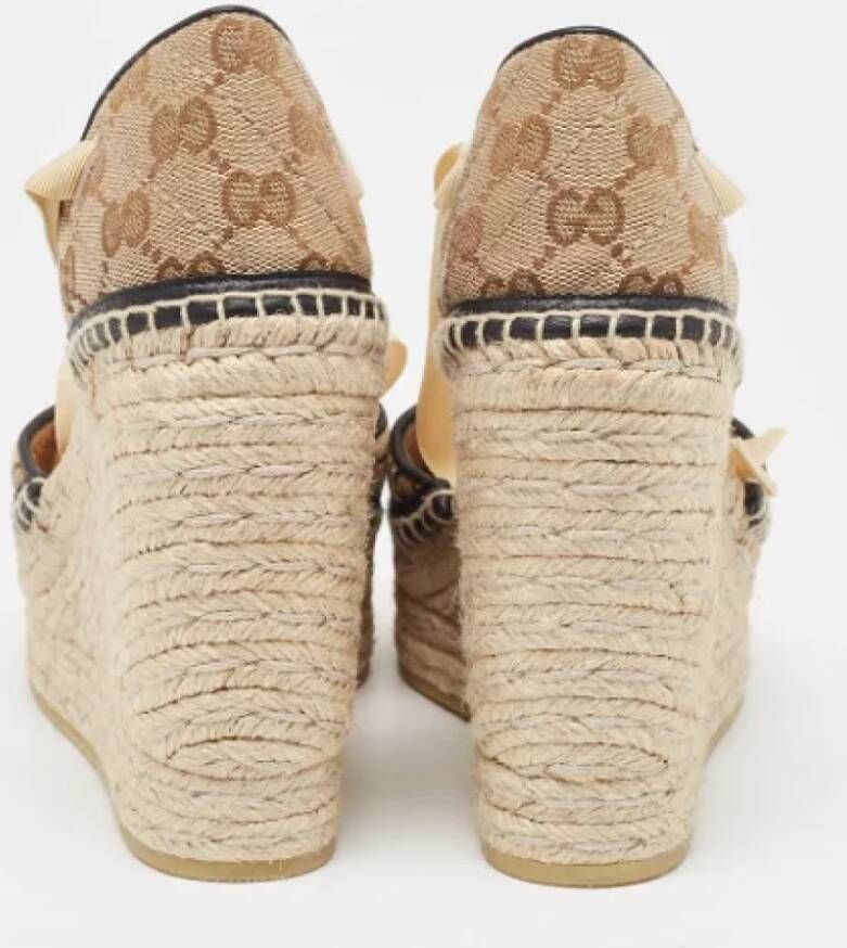 Gucci Vintage Pre-owned Canvas sandals Beige Dames