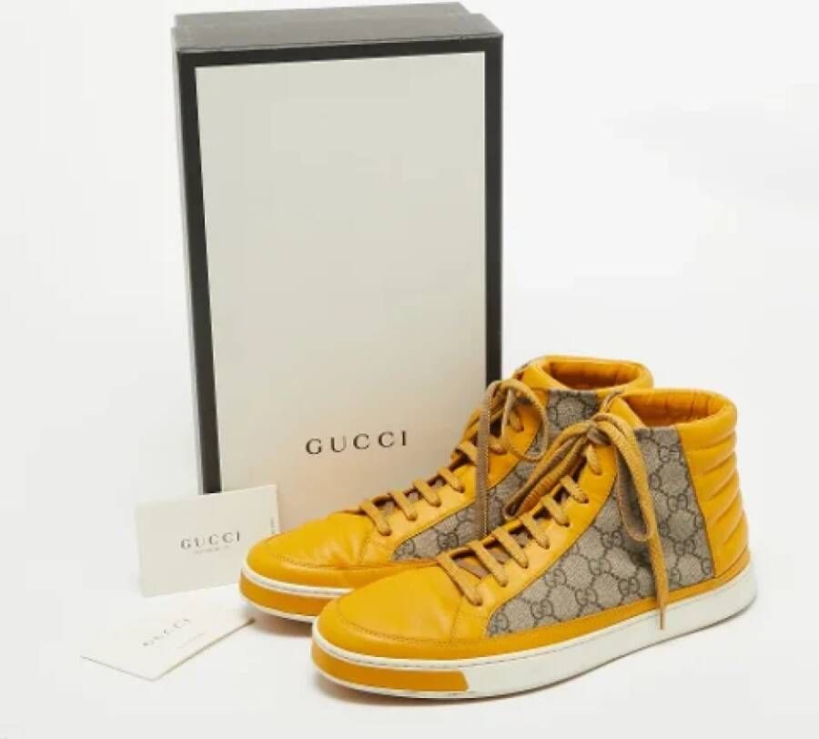 Gucci Vintage Pre-owned Coated canvas sneakers Beige Heren