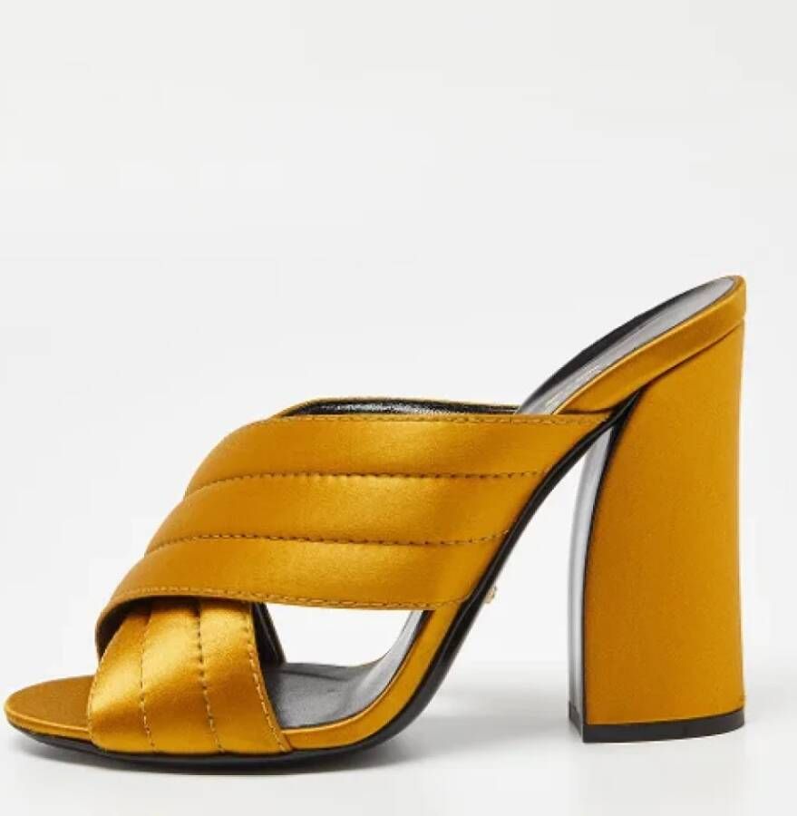 Gucci Vintage Pre-owned Satin sandals Yellow Dames