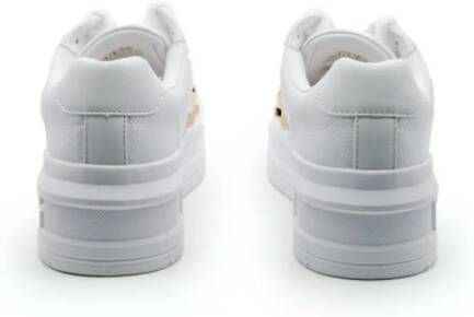 Guess Witte damesschoenen met gouden logo en studs Wit Dames