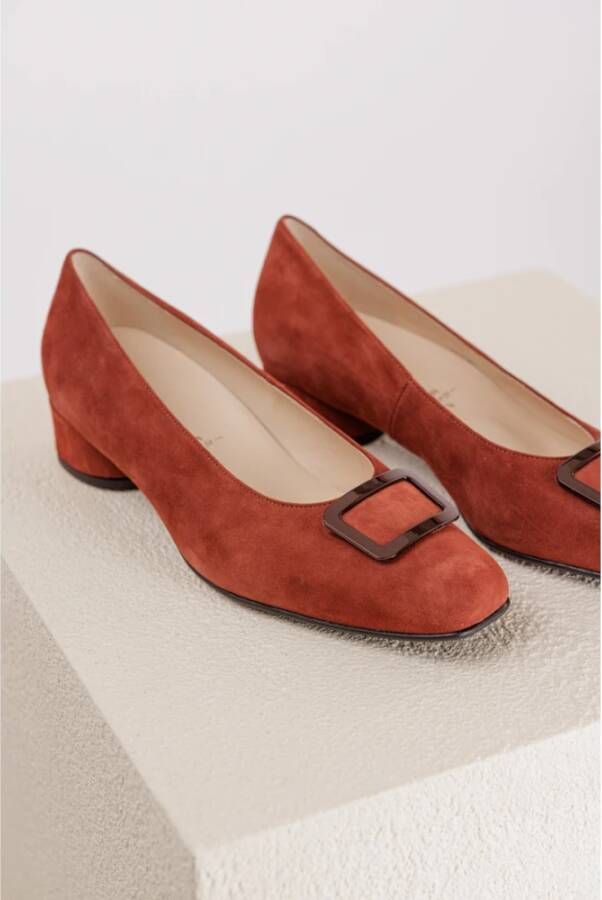 HASSIA Elegante Suède Pump met Gesp Detail Red Dames