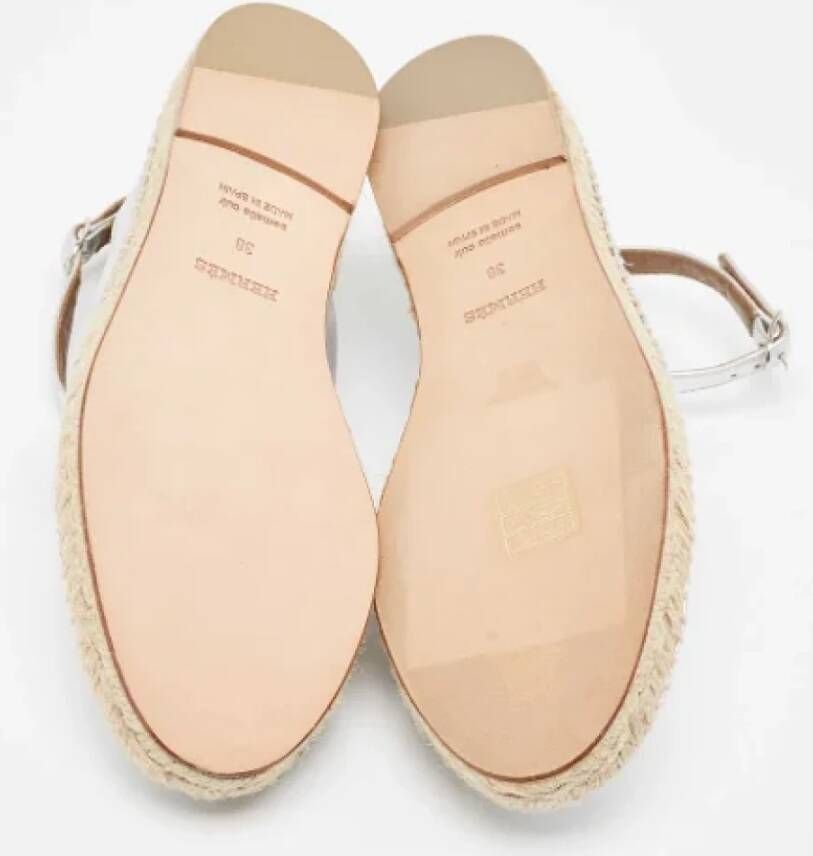 Hermès Vintage Pre-owned Leather flats Gray Dames