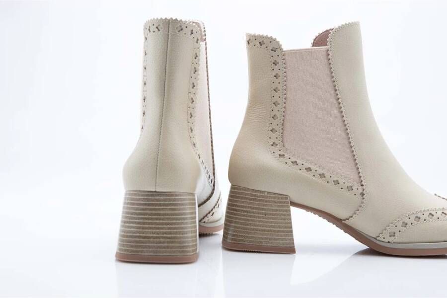 Hispanitas Beige enkellaars met blokhak Beige Dames