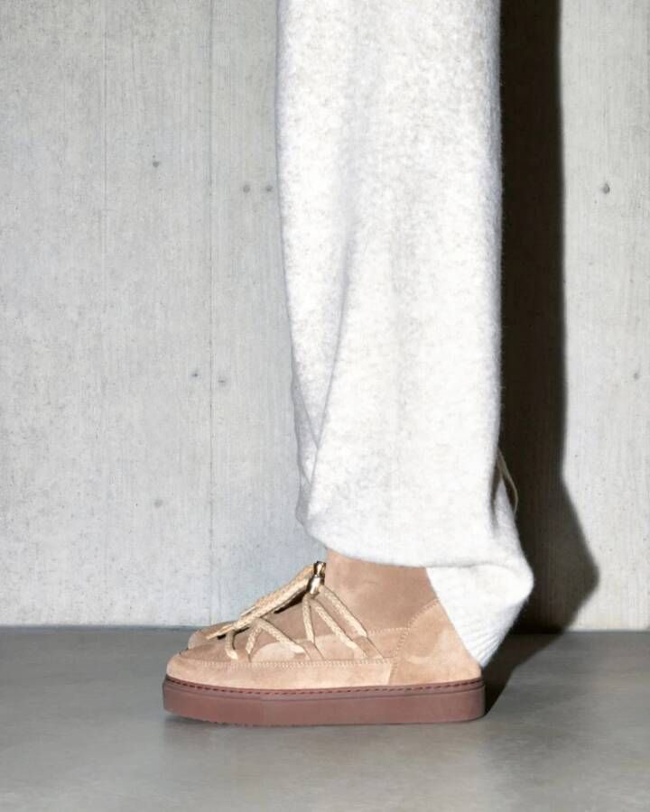 Inuikii Klassieke Lage Sneaker voor Tijdloze Elegantie Beige Dames