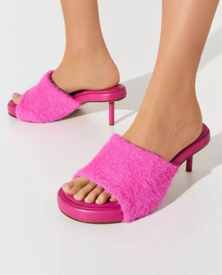 Jacquemus Roze Stiletto Sandalen met Bontband Pink Dames