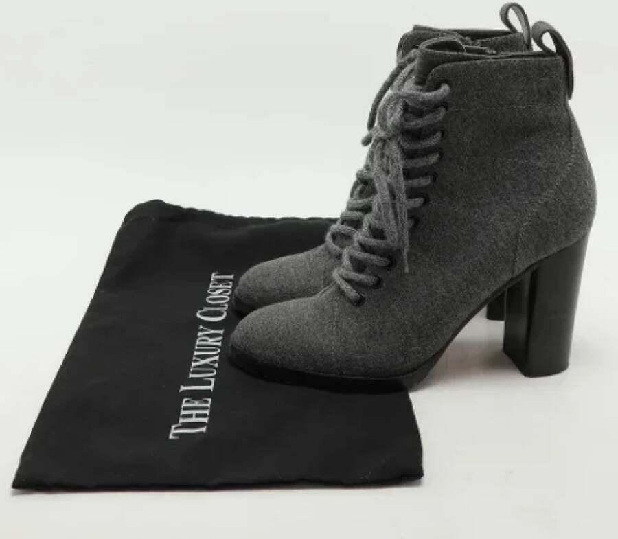 Jimmy Choo Pre-owned Fabric boots Gray Dames