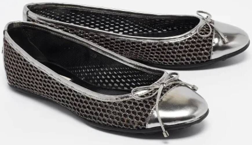 Jimmy Choo Pre-owned Leather flats Gray Dames