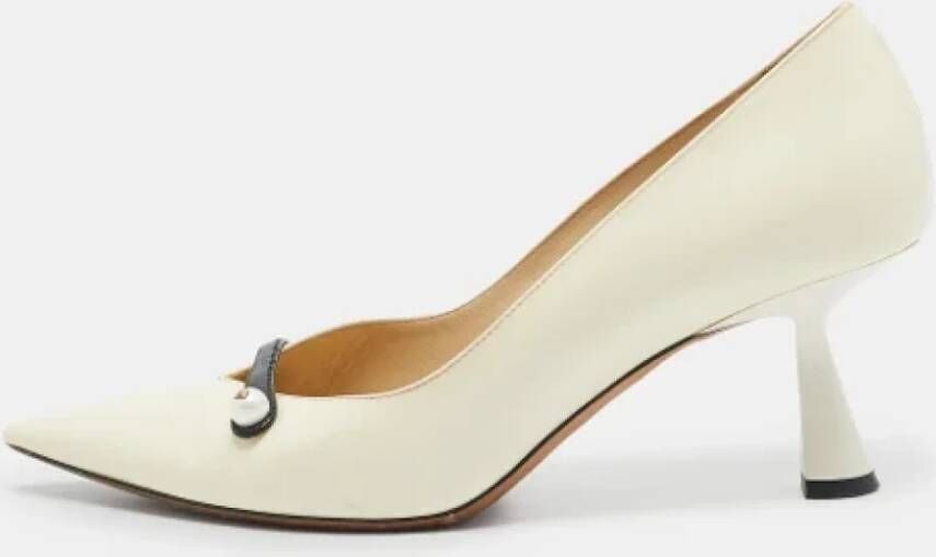 Jimmy Choo Pre-owned Leather heels Beige Dames