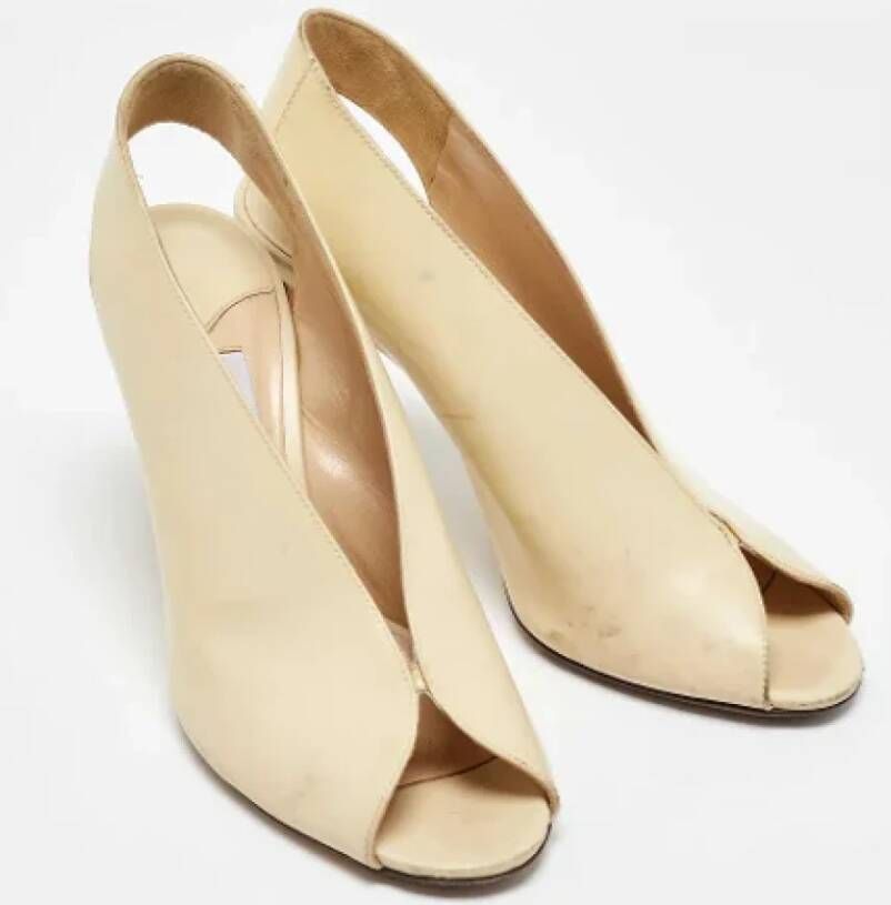 Jimmy Choo Pre-owned Leather heels Beige Dames