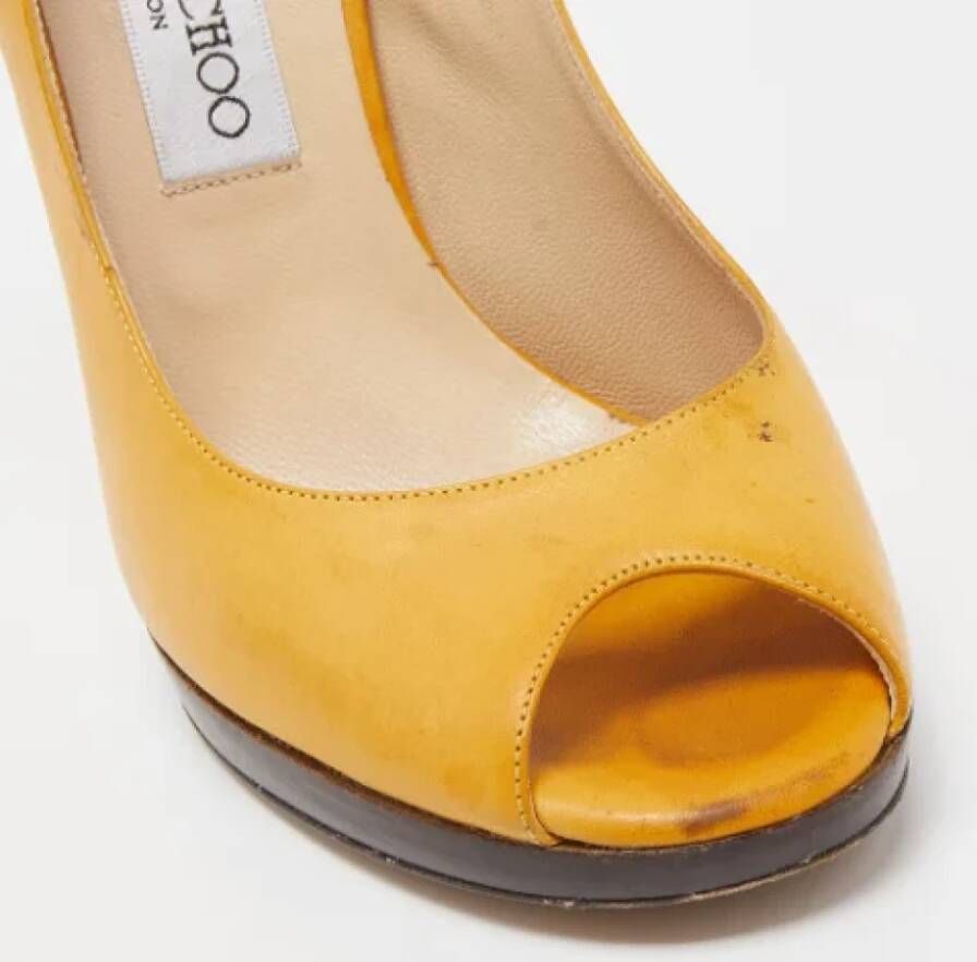 Jimmy Choo Pre-owned Leather heels Yellow Dames