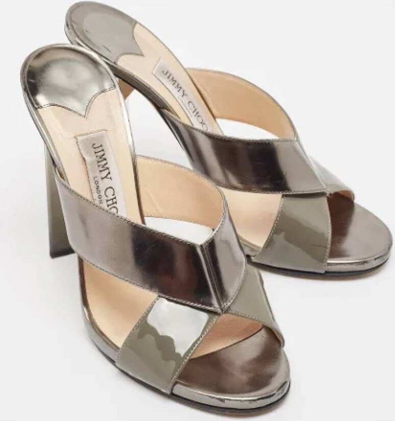 Jimmy Choo Pre-owned Leather sandals Gray Dames