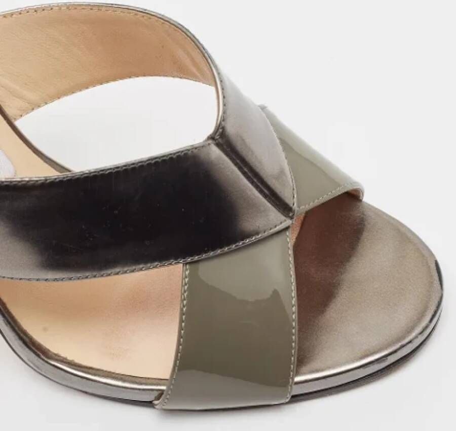 Jimmy Choo Pre-owned Leather sandals Gray Dames