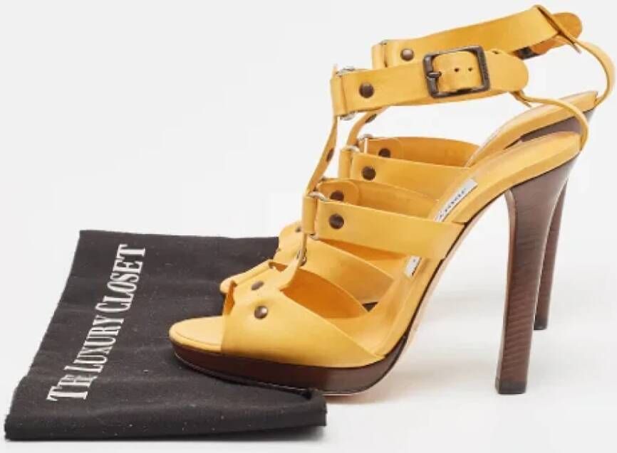 Jimmy Choo Pre-owned Leather sandals Yellow Dames