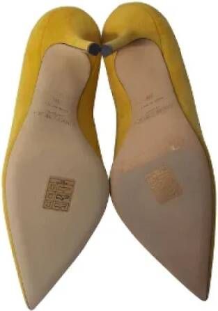 Jimmy Choo Pre-owned Suede heels Yellow Dames